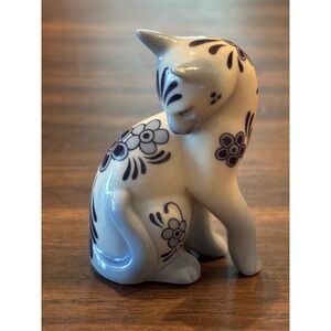 Franklin Mint 1986 Blue White Floral Delft Style Porcelain Cat Figurine